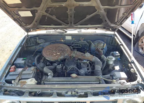 1986 Toyota Pickup 1/2 Ton Rn55 Dlx z USA, uszkodzony, nr VIN JT4RN55D3G0202116